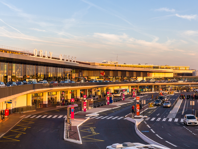 Case6_ELGENS Panel PC for Paris Airport Info